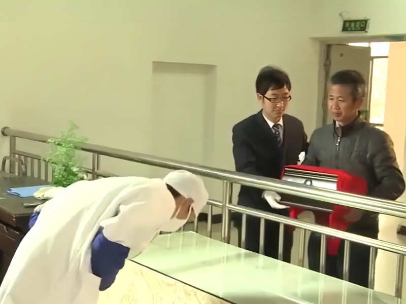 <strong>【生命管家宝流程9】捡骨封罐</strong>
